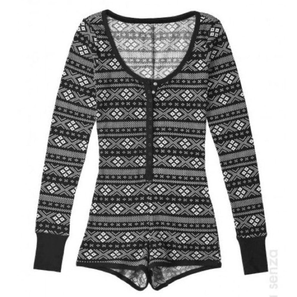 La SENZA xsmall all Black and White snowflake
Holiday pyjama Romper long sleeve